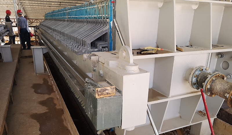 穩(wěn)產(chǎn)高產(chǎn)還優(yōu)產(chǎn)生產(chǎn)線需配置污泥壓濾機得當